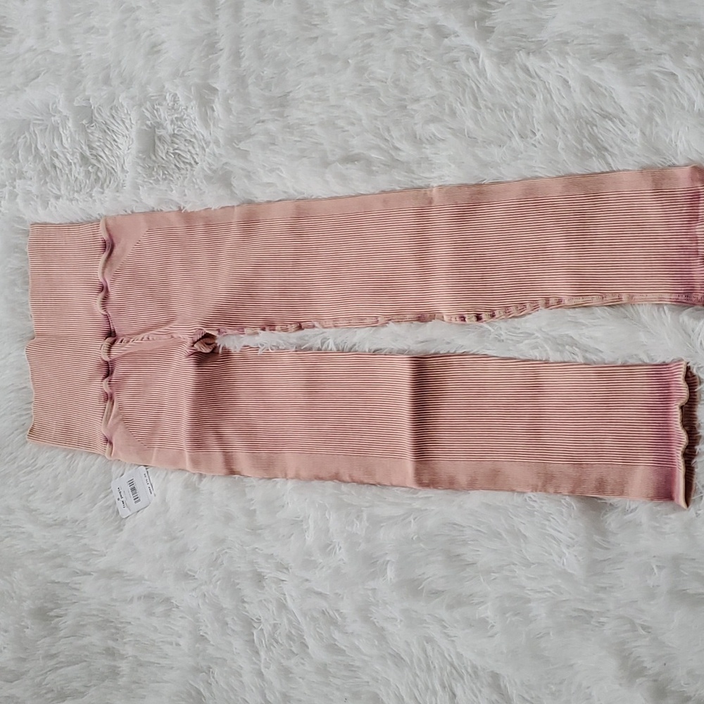 10. Free People Ultra High-Rise 7/8 Happiness Runs Leggings Soft Pink - Picture 5 of 13